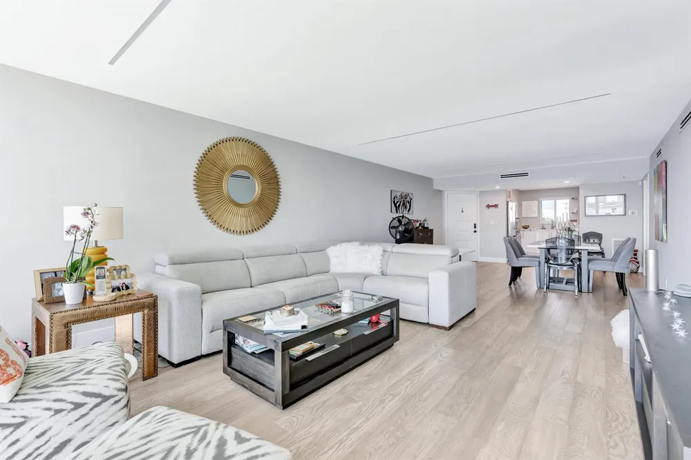 301 LAKE SHORE DRIVE #302 Lake Park, FL 33403