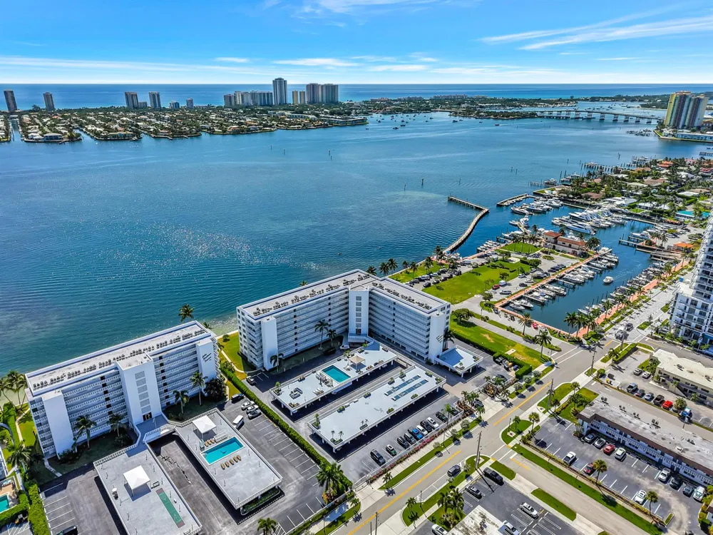 301 LAKE SHORE DRIVE #302 Lake Park, FL 33403