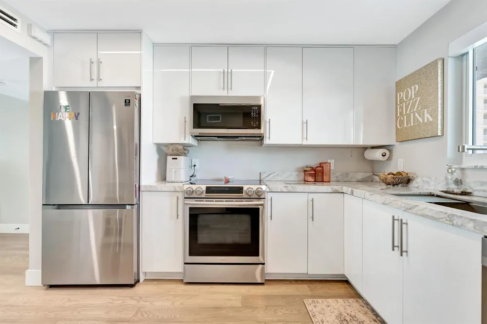 301 LAKE SHORE DRIVE #302 Lake Park, FL 33403