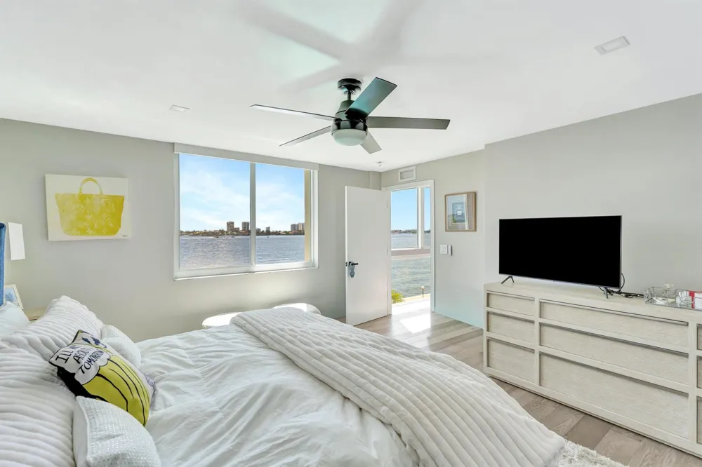 301 LAKE SHORE DRIVE #302 Lake Park, FL 33403