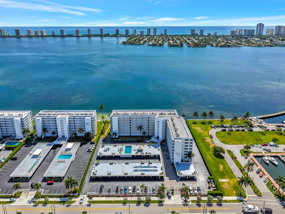 301 LAKE SHORE DRIVE #302 Lake Park, FL 33403