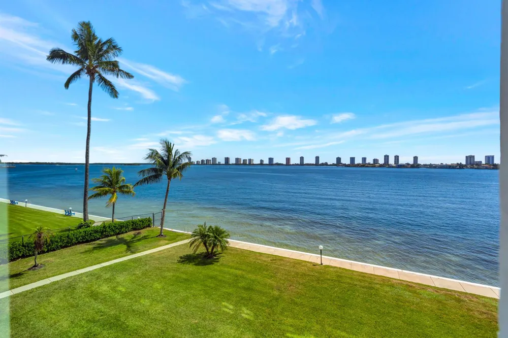 301 LAKE SHORE DRIVE #302 Lake Park, FL 33403