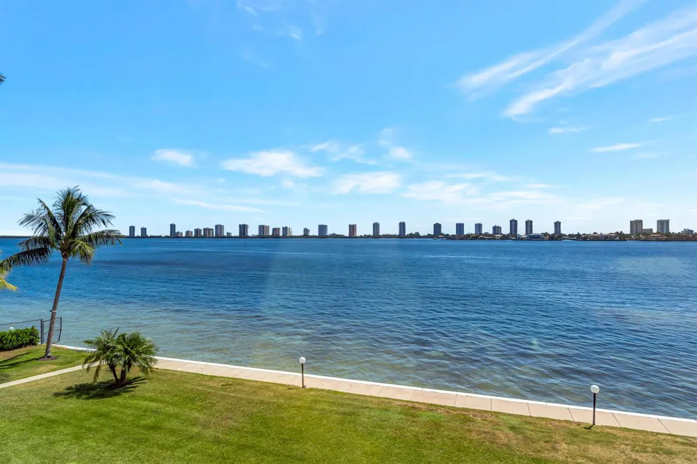 301 LAKE SHORE DRIVE #302 Lake Park, FL 33403