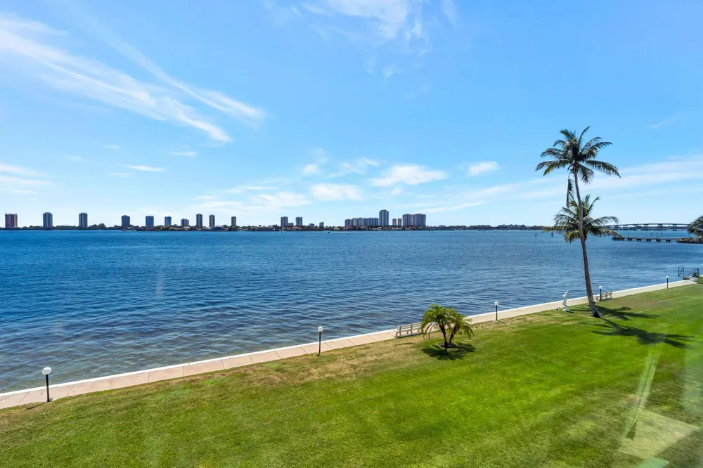 301 LAKE SHORE DRIVE #302 Lake Park, FL 33403