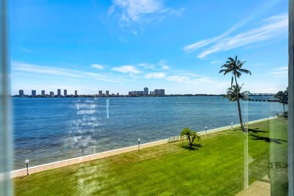 301 LAKE SHORE DRIVE #302 Lake Park, FL 33403