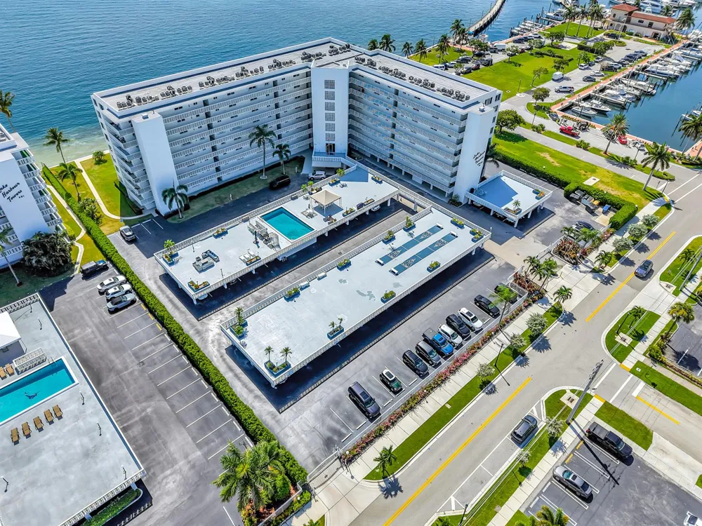 301 LAKE SHORE DRIVE #302 Lake Park, FL 33403