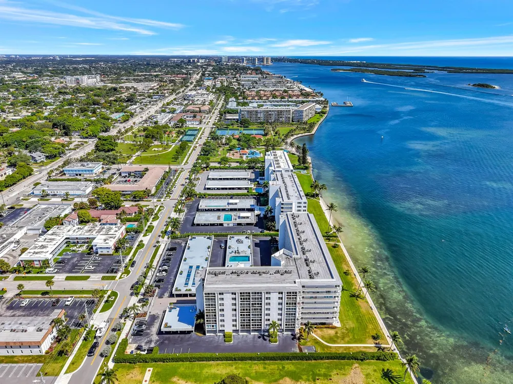 301 LAKE SHORE DRIVE #302 Lake Park, FL 33403