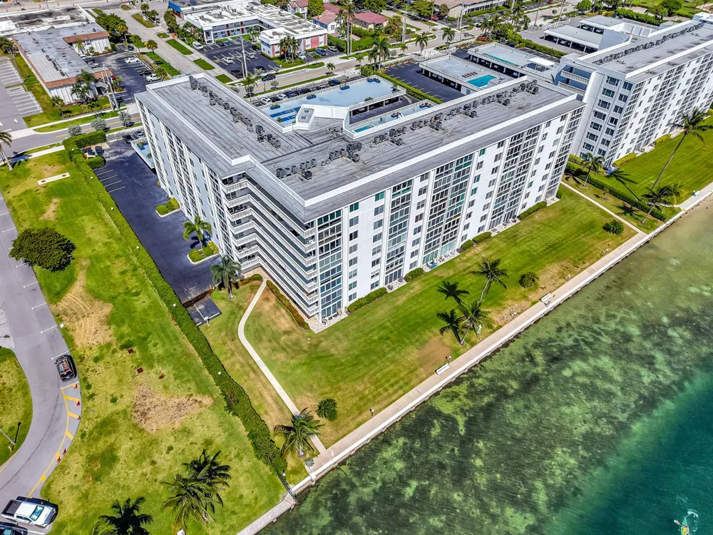 301 LAKE SHORE DRIVE #302 Lake Park, FL 33403