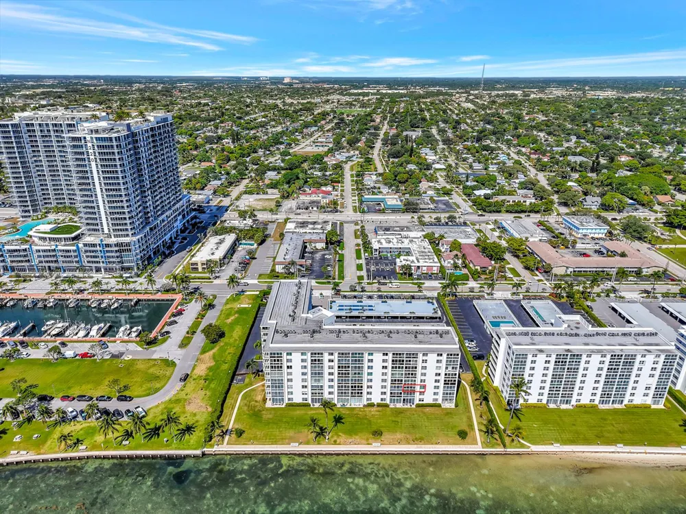 301 LAKE SHORE DRIVE #302 Lake Park, FL 33403