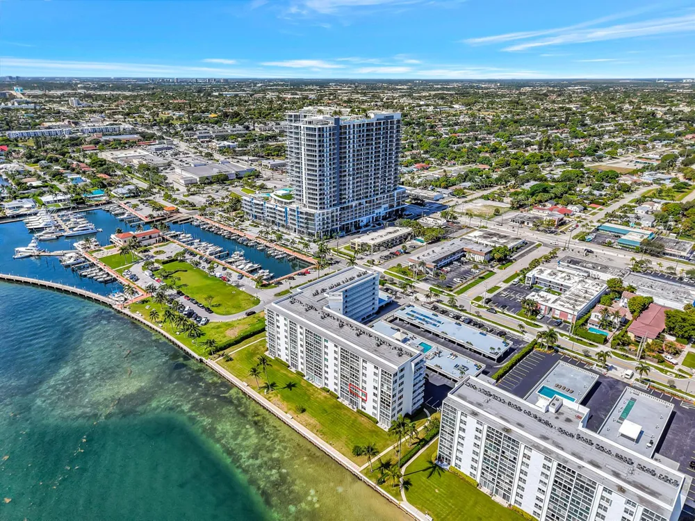 301 LAKE SHORE DRIVE #302 Lake Park, FL 33403