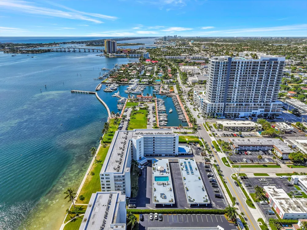 301 LAKE SHORE DRIVE #302 Lake Park, FL 33403
