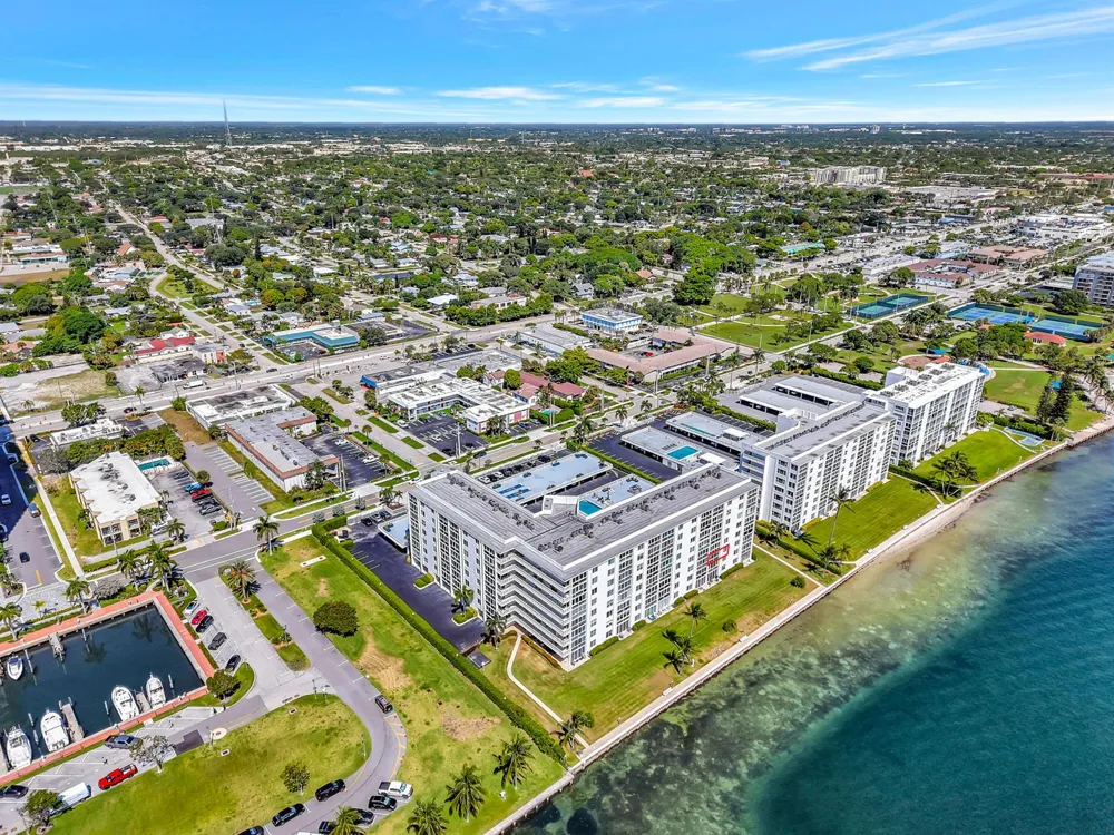 301 LAKE SHORE DRIVE #302 Lake Park, FL 33403