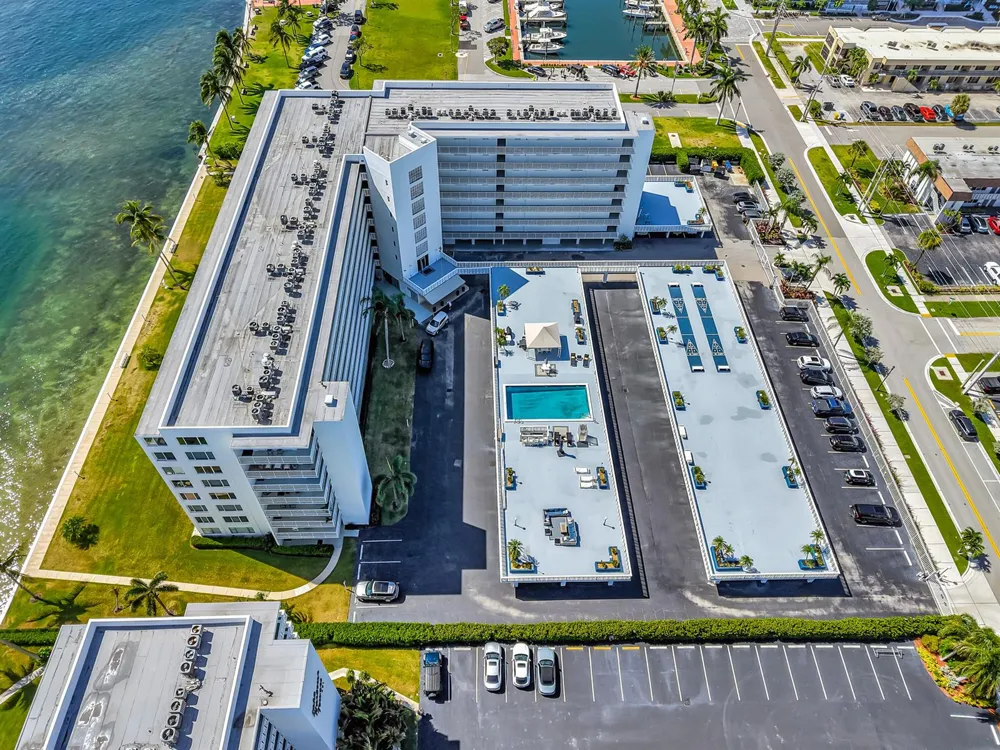301 LAKE SHORE DRIVE #302 Lake Park, FL 33403
