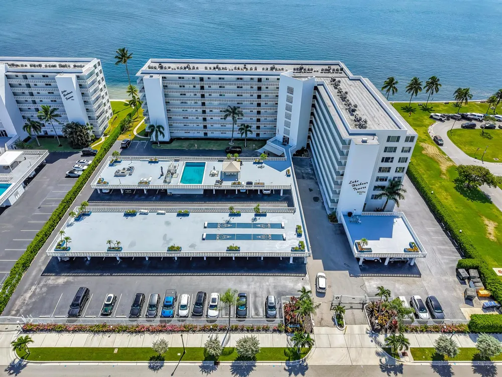 301 LAKE SHORE DRIVE #302 Lake Park, FL 33403