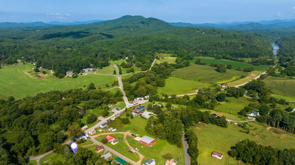 45 Green Cove Road Brasstown, NC 28902
