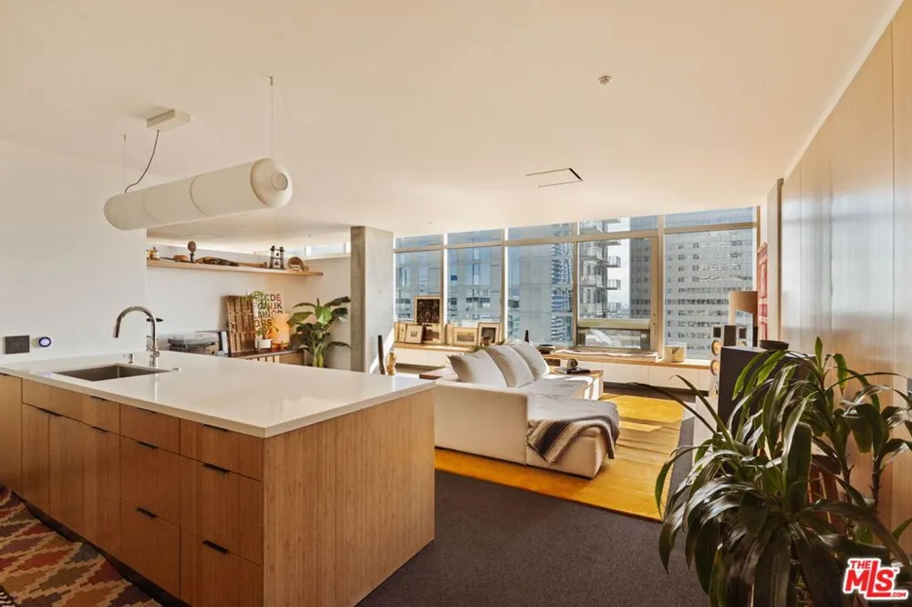 1155 S Grand Avenue #2107 Los Angeles, CA 90015