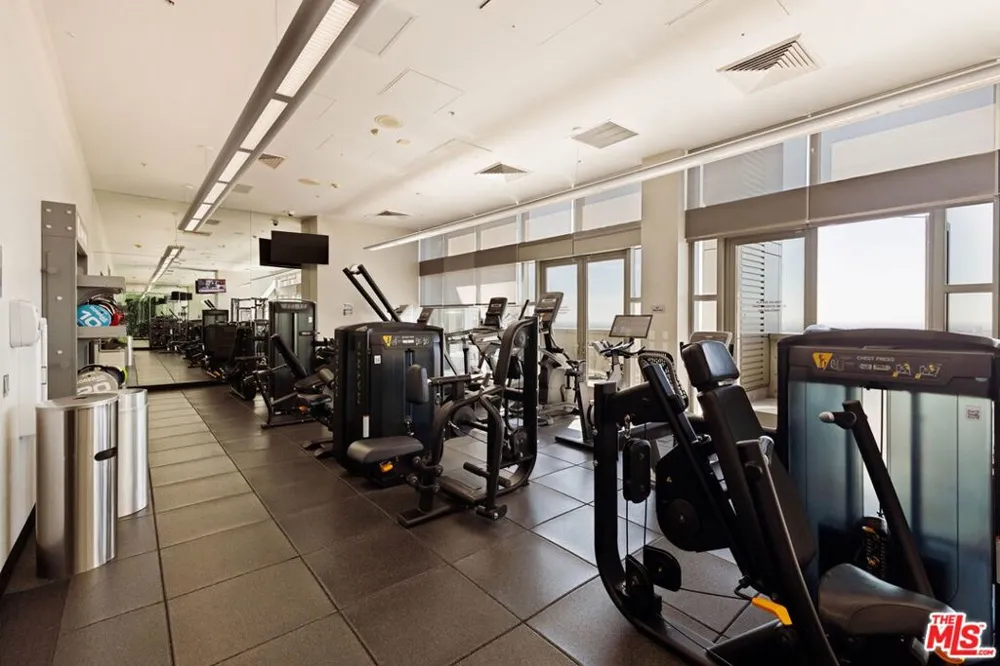 1155 S Grand Avenue #2107 Los Angeles, CA 90015
