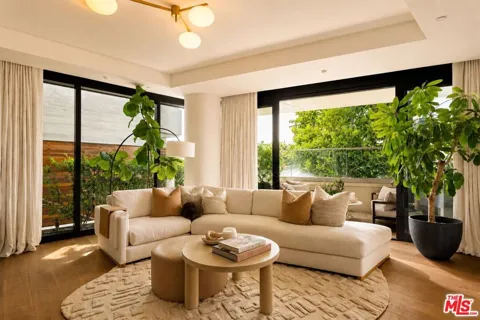 8420 W Sunset Boulevard #107