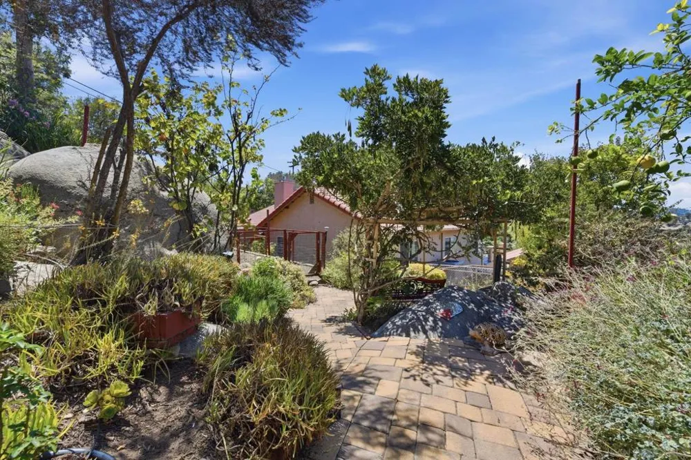 1653 Vista Vereda El Cajon, CA 92019