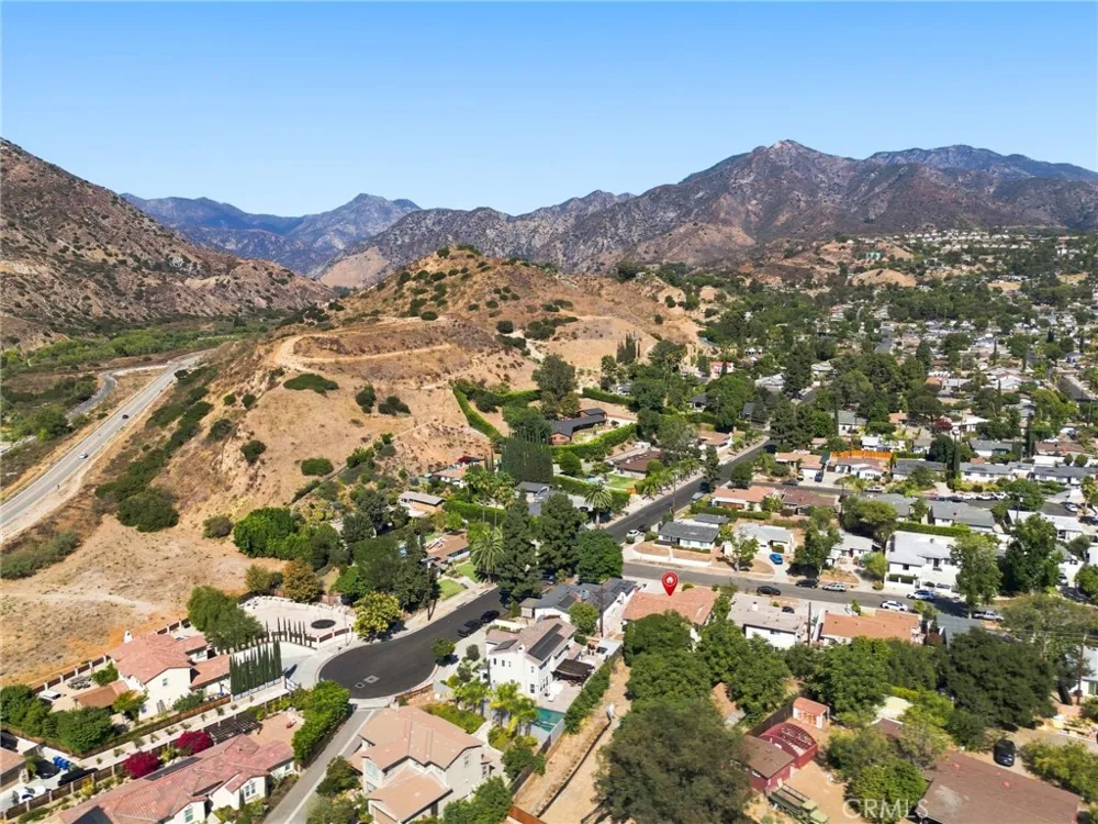 11137 Parr Avenue Sunland, CA 91040