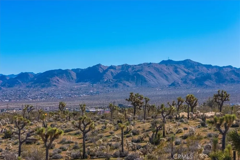 5437 Paradise View Road Yucca Valley, CA 92284