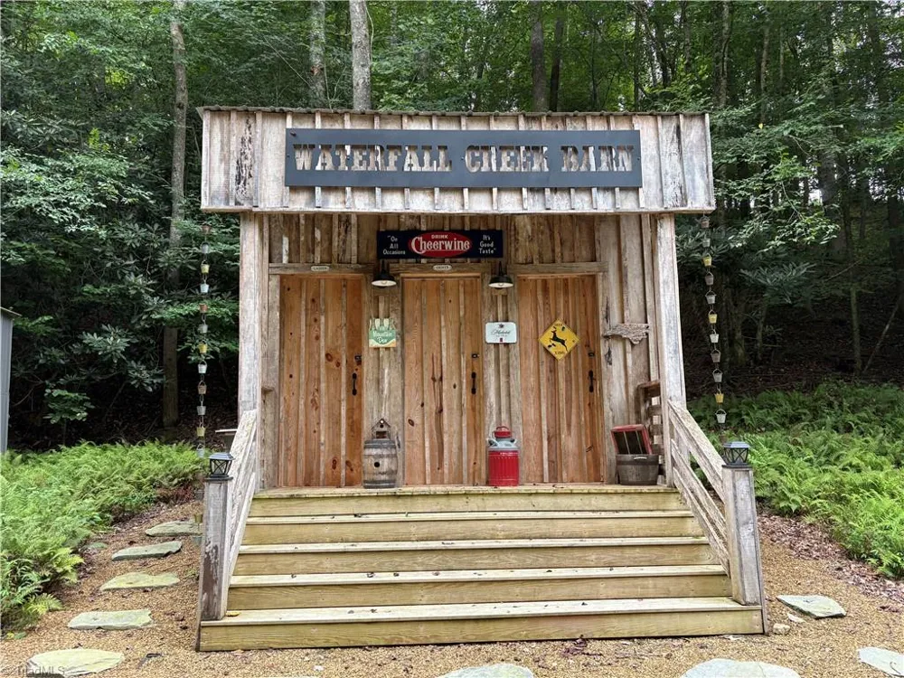 910 Hanks Street Traphill, NC 28685