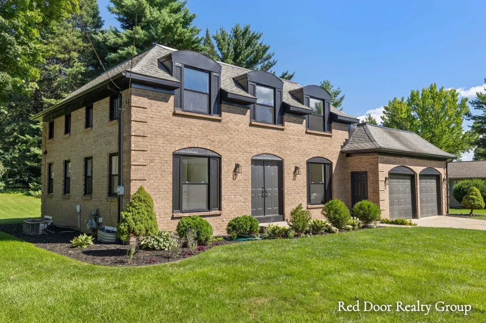 578 Arrowhead Avenue SE Grand Rapids Charter Township, MI 49546