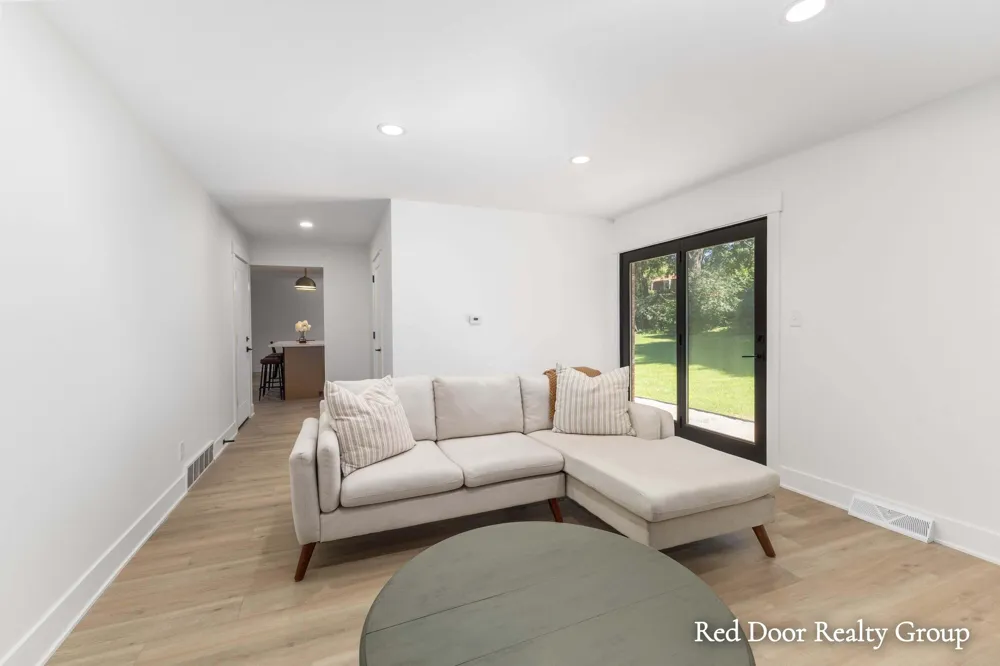 578 Arrowhead Avenue SE Grand Rapids Charter Township, MI 49546