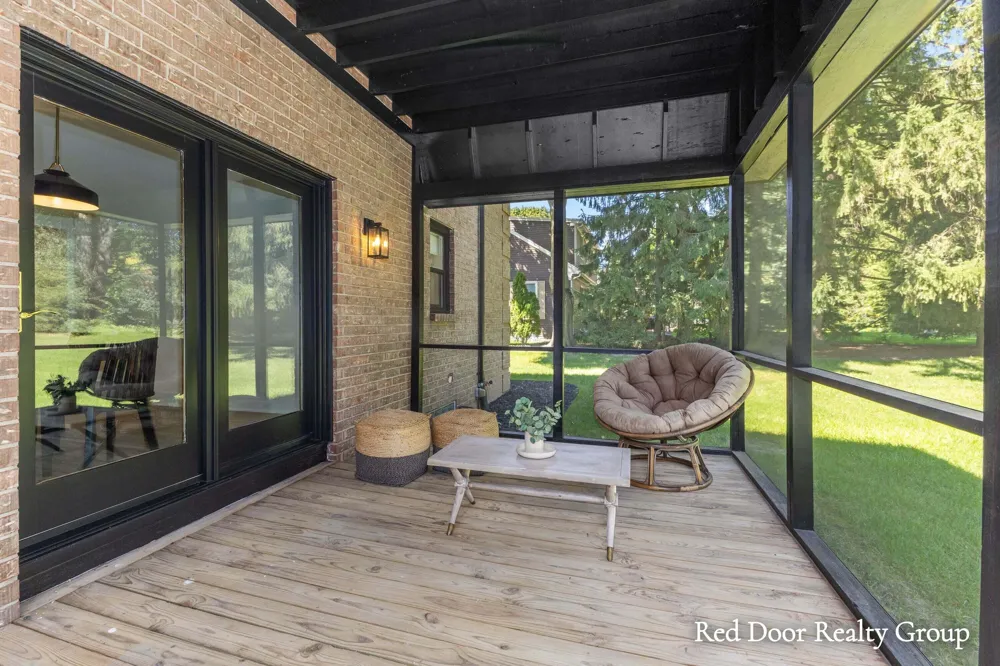 578 Arrowhead Avenue SE Grand Rapids Charter Township, MI 49546