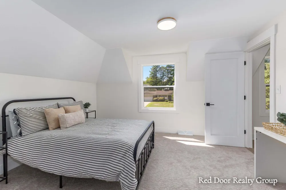 578 Arrowhead Avenue SE Grand Rapids Charter Township, MI 49546