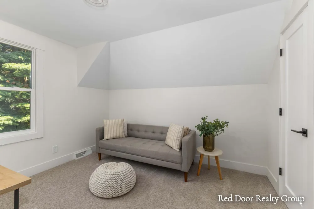 578 Arrowhead Avenue SE Grand Rapids Charter Township, MI 49546