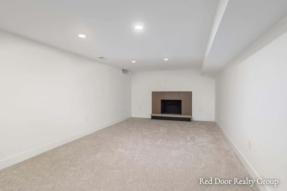578 Arrowhead Avenue SE Grand Rapids Charter Township, MI 49546