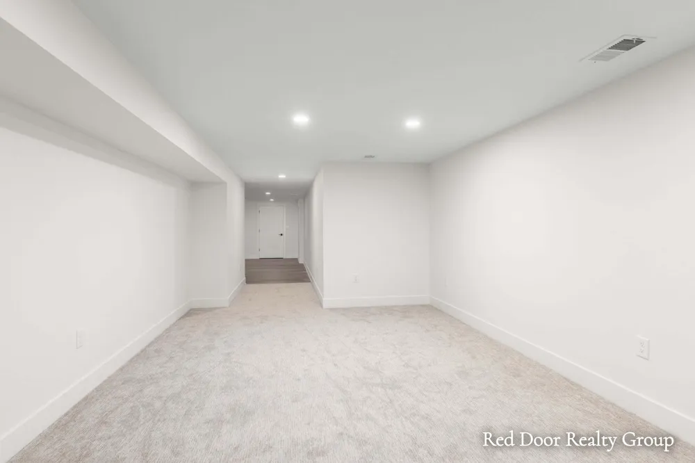 578 Arrowhead Avenue SE Grand Rapids Charter Township, MI 49546