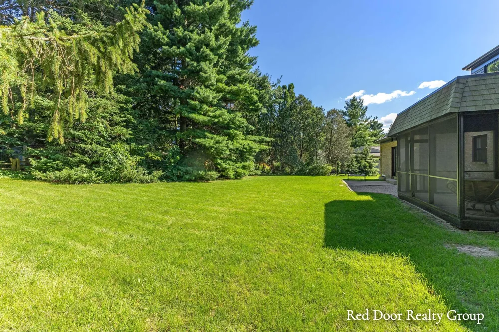 578 Arrowhead Avenue SE Grand Rapids Charter Township, MI 49546