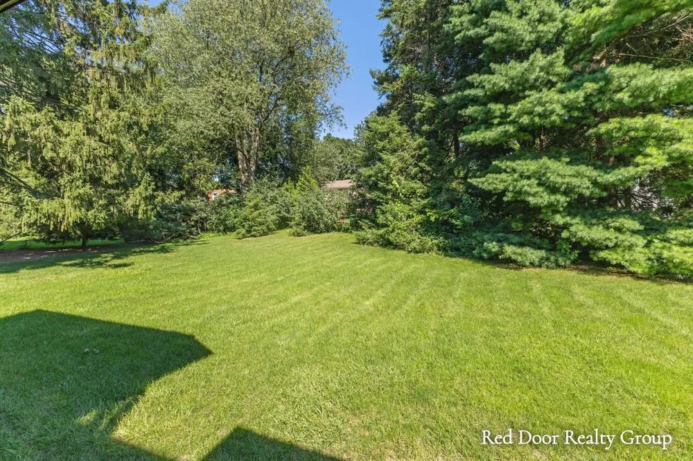 578 Arrowhead Avenue SE Grand Rapids Charter Township, MI 49546