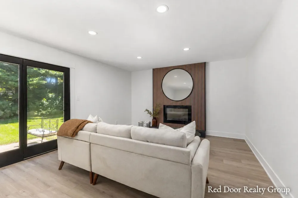 578 Arrowhead Avenue SE Grand Rapids Charter Township, MI 49546