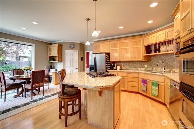 921 274th Way SE Sammamish, WA 98075