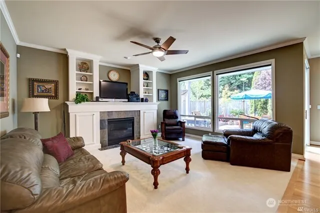 921 274th Way SE Sammamish, WA 98075