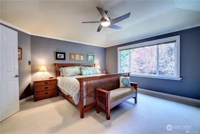 921 274th Way SE Sammamish, WA 98075