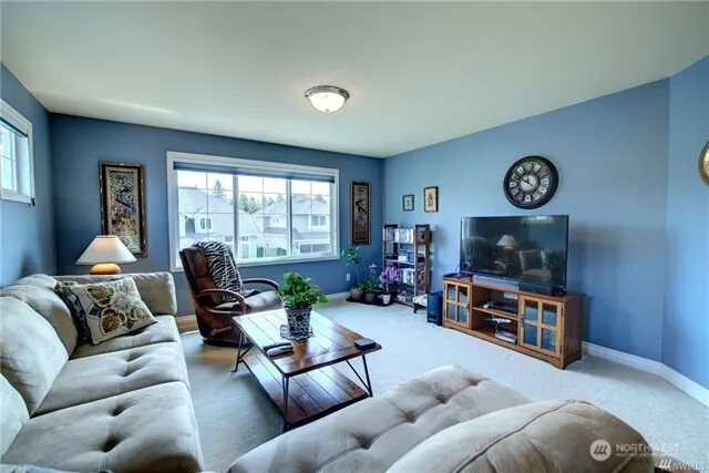 921 274th Way SE Sammamish, WA 98075