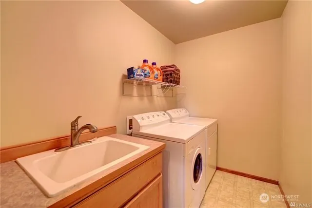 921 274th Way SE Sammamish, WA 98075