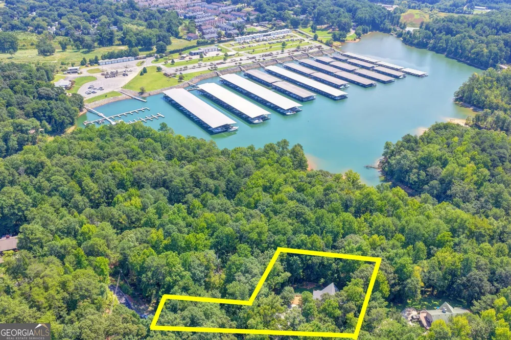 6173 Pine CIR Flowery Branch, GA 30542