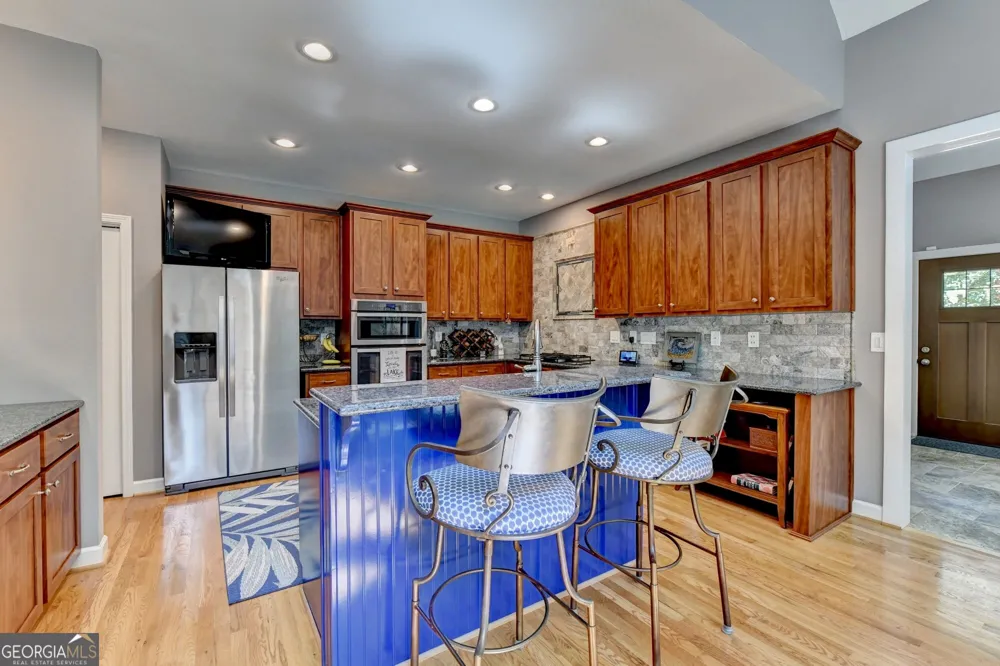 6173 Pine CIR Flowery Branch, GA 30542