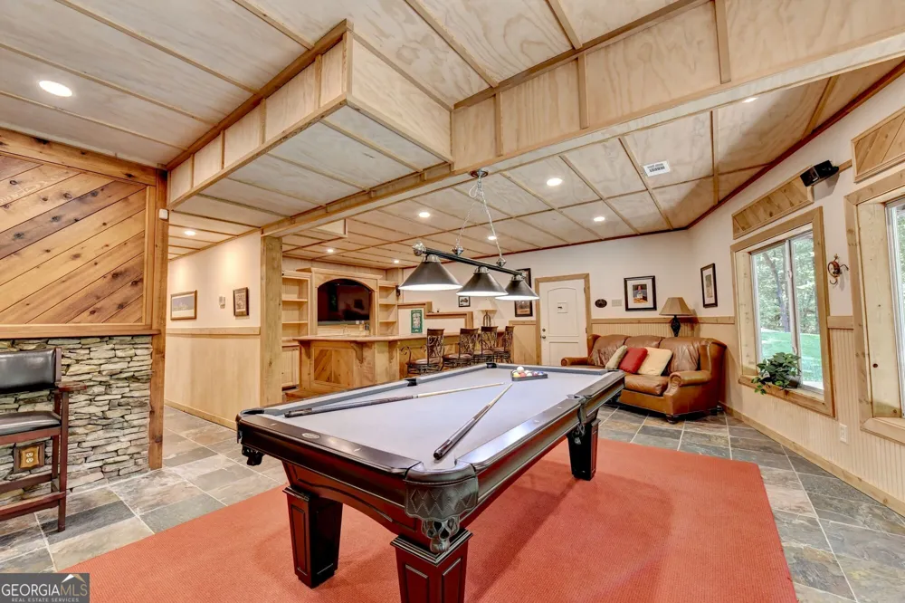 6173 Pine CIR Flowery Branch, GA 30542