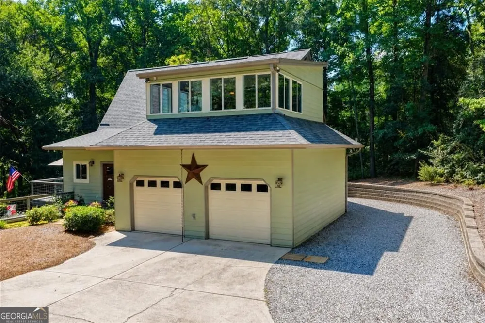 6173 Pine CIR Flowery Branch, GA 30542