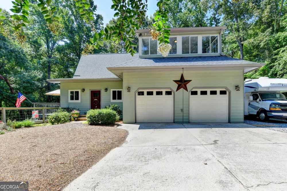 6173 Pine CIR Flowery Branch, GA 30542
