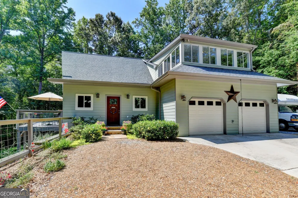 6173 Pine CIR Flowery Branch, GA 30542