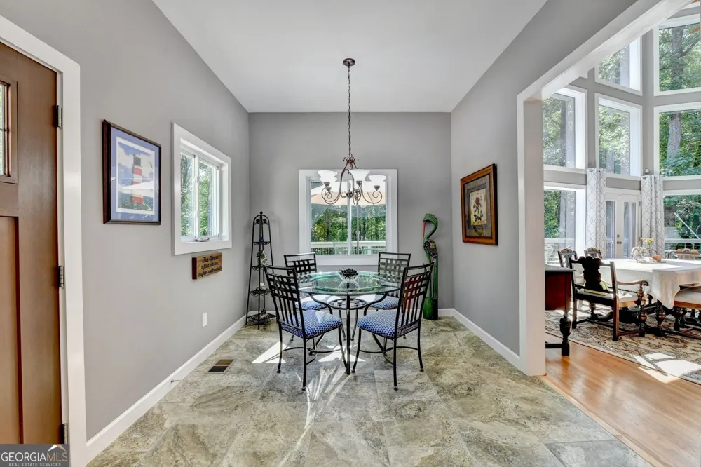 6173 Pine CIR Flowery Branch, GA 30542