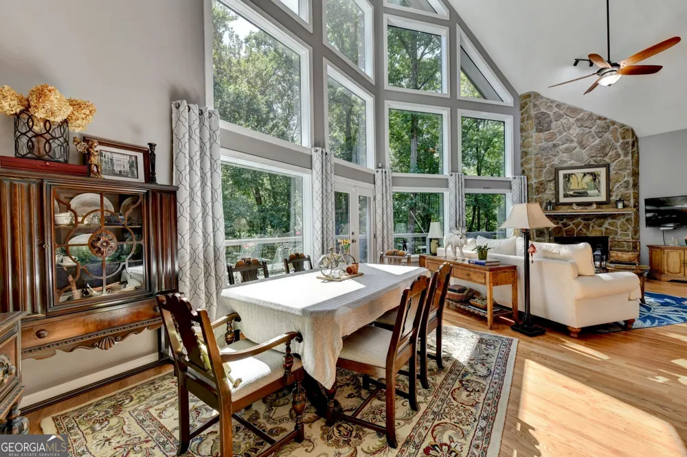 6173 Pine CIR Flowery Branch, GA 30542