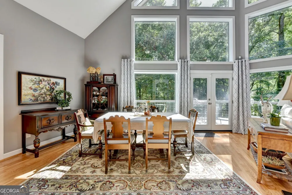 6173 Pine CIR Flowery Branch, GA 30542